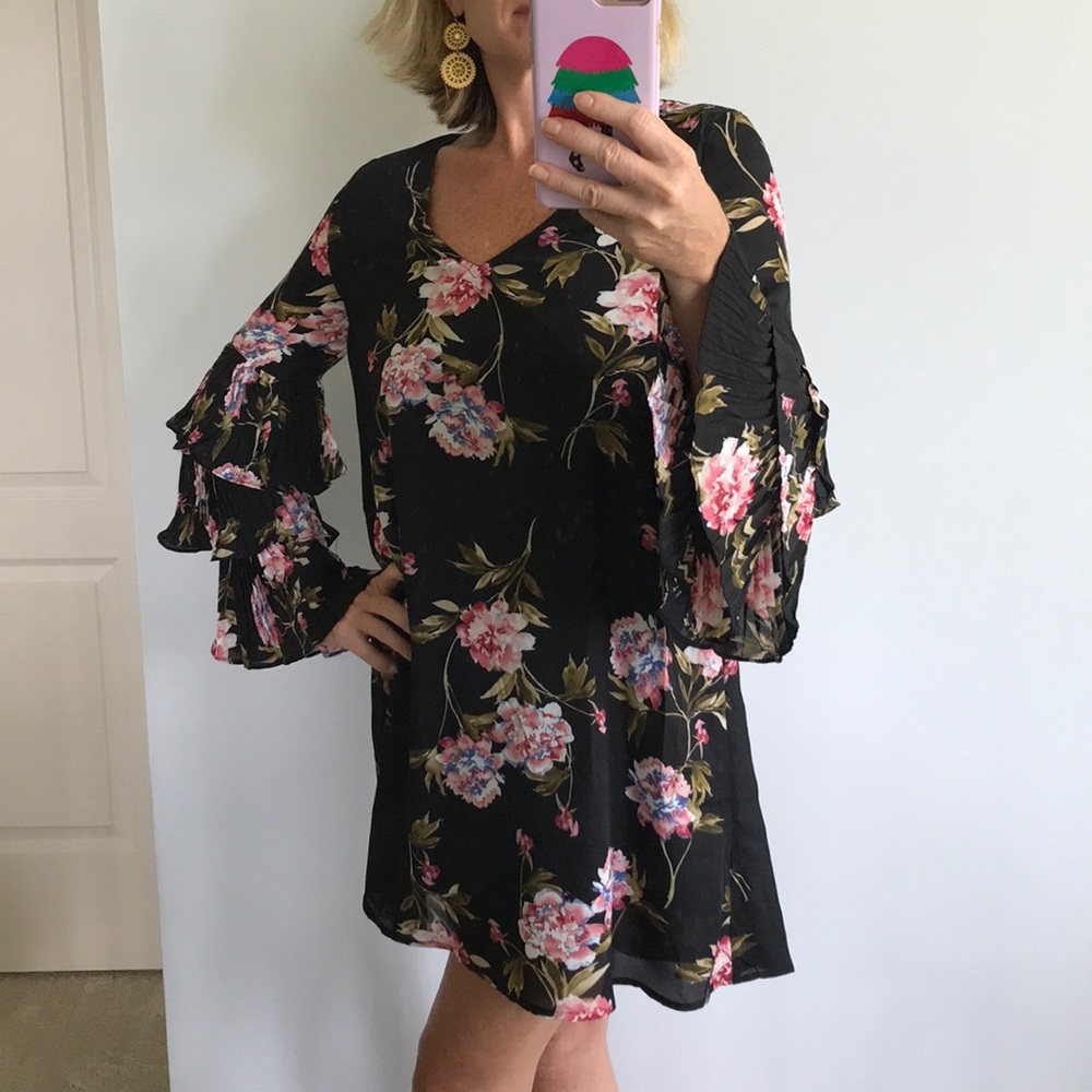 Floral Tiered Bell Sleeve Dress - Picture 5 of 8